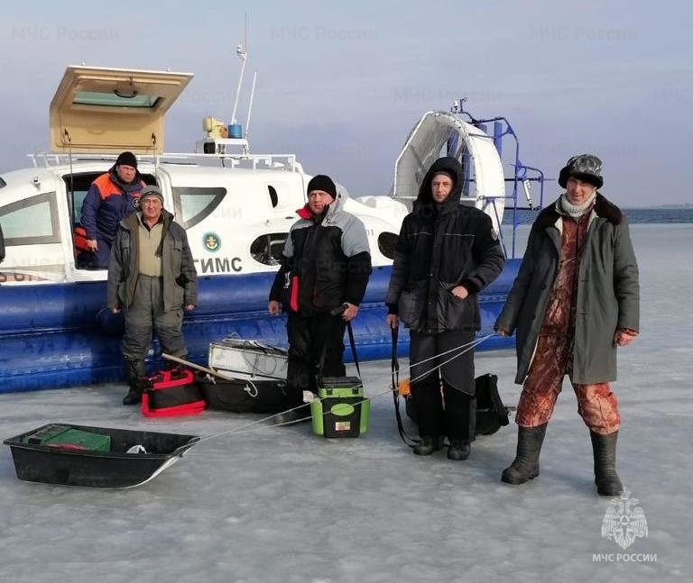 Инспекторы ГИМС спасли рыбаков на Веселовском водохранилище