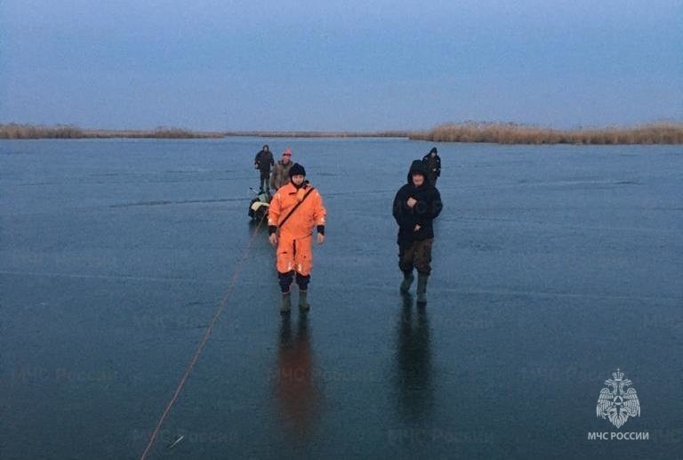 Инспекторы ГИМС спасли рыбаков на Веселовском водохранилище