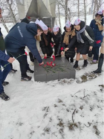 ЮИДовцы Веселовской школы совместно с отрядом «Импульс» провели вахту памяти, посвящённую 80-й годовщины со дня освобождения Родионово-Несветайского района Ростовской области и г. Ростова на Дону от немецко...