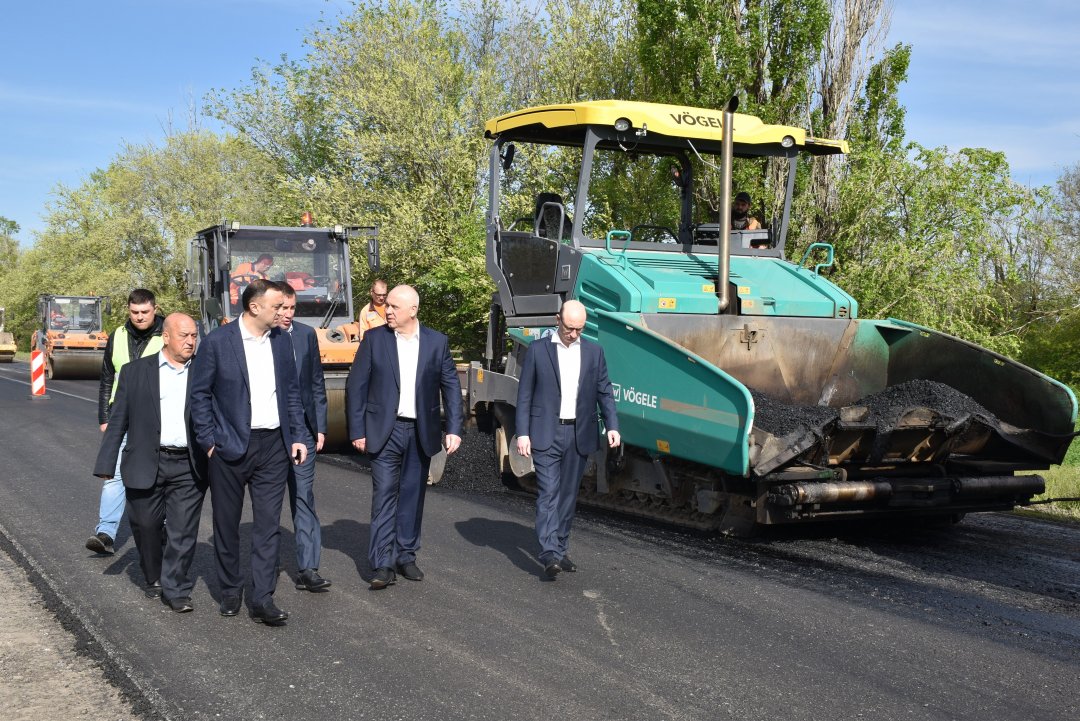 На Дону приступили к ремонту участка автодороги регионального значения х. Усьман - пос. Веселый - г. Сальск протяжённостью 2,5 км